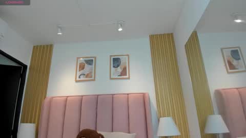 Aithana online show from November 10, 2025, 3:27 am