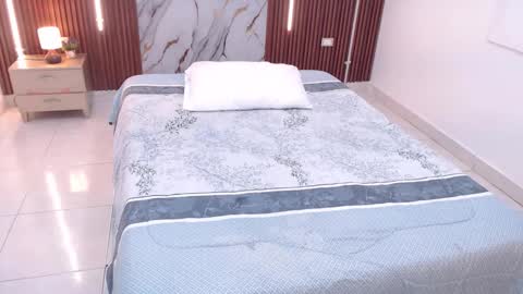 AIXA  online show from September 26, 2025, 12:31 pm