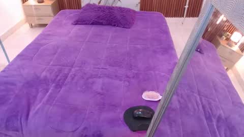 AIXA  online show from October 3, 2025, 12:24 pm