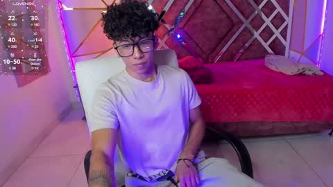 akazaboy online show from February 1, 2025, 4:14 am