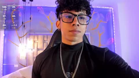 akazaboy online show from September 17, 2025, 9:27 pm