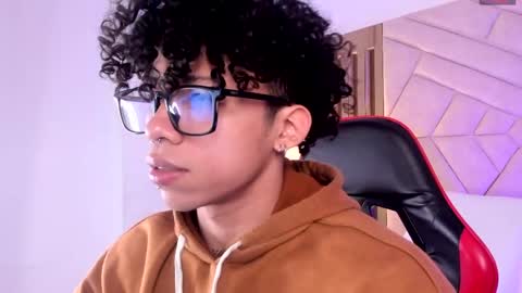 akazaboy online show from April 4, 2026, 4:33 am