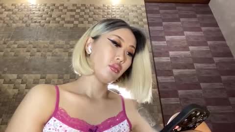 Akemi online show from October 8, 2025, 5:10 pm