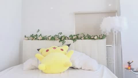 akina_star online show from October 7, 2025, 4:42 am