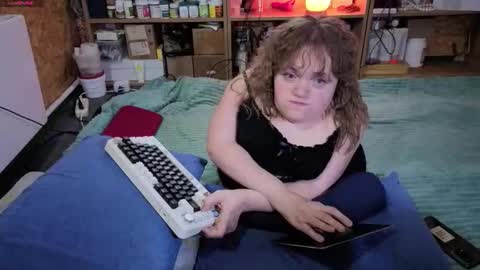 Natalie online show from November 21, 2025, 6:34 am