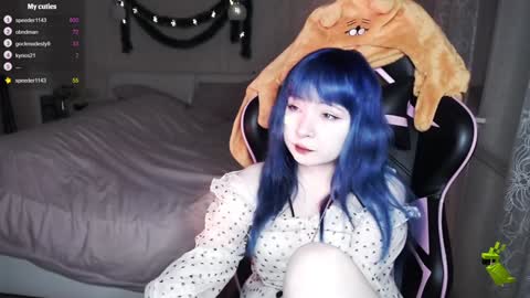 akirahartyx online show from December 12, 2024, 2:33 pm