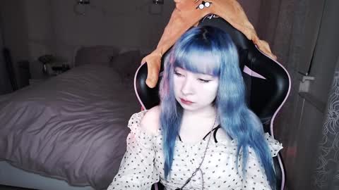 akirahartyx online show from January 8, 2025, 2:14 pm