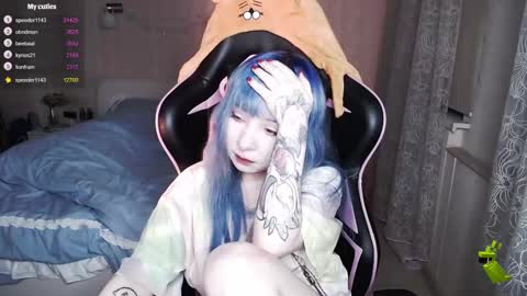 akirahartyx online show from February 12, 2025, 4:11 pm