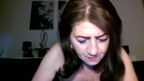 MIHAELA online show from April 6, 2026, 6:31 pm