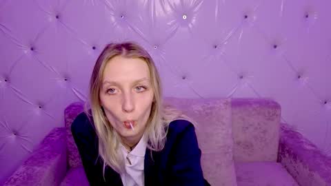 akiro_kim online show from March 6, 2026, 2:41 am