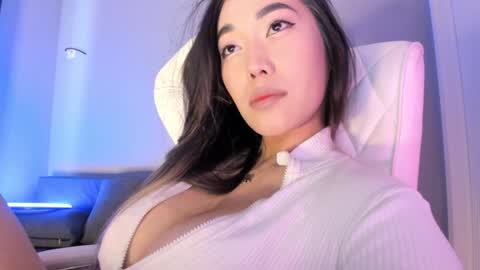 Snapshot of akura_01 chatting on November 19, 2025, 6:24 am Akura is here 3 online show from November 19, 2025, 6:24 am