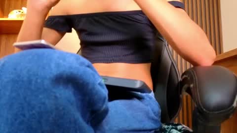 Alahia Rodriguez online show from April 21, 2026, 7:50 pm