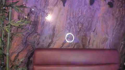 ALAHIA online show from November 25, 2025, 5:24 pm