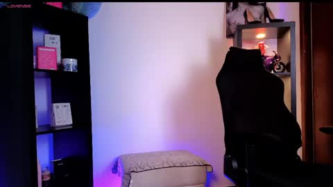 Snapshot of alaia_asuka chatting on May 18, 2026, 10:15 pm Alaia online show from May 18, 2026, 10:15 pm
