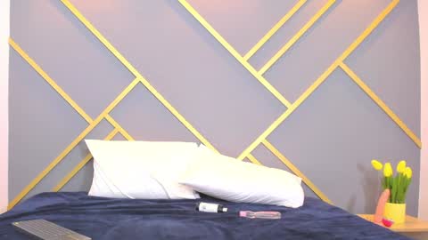 alaia_colins online show from January 24, 2025, 7:19 am