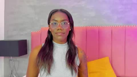 alaia_colins online show from November 8, 2025, 11:58 pm