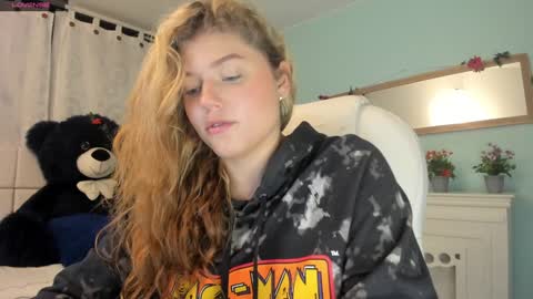 Alaia online show from December 24, 2024, 1:28 pm