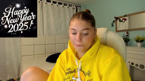 Alaia online show from December 30, 2024, 12:42 pm