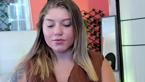 Snapshot of alaia_greyy chatting on April 28, 2026, 1:05 pm Alaia online show from April 28, 2026, 1:05 pm