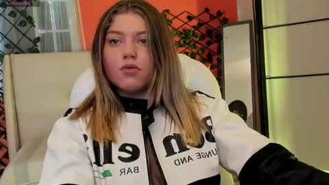Snapshot of alaia_greyy chatting on April 29, 2026, 1:26 pm Alaia online show from April 29, 2026, 1:26 pm