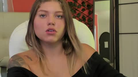 Snapshot of alaia_greyy chatting on May 21, 2026, 1:29 pm Alaia online show from May 21, 2026, 1:29 pm