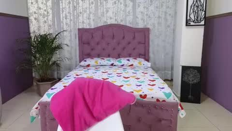 Alaia Skater online show from October 19, 2025, 10:49 am