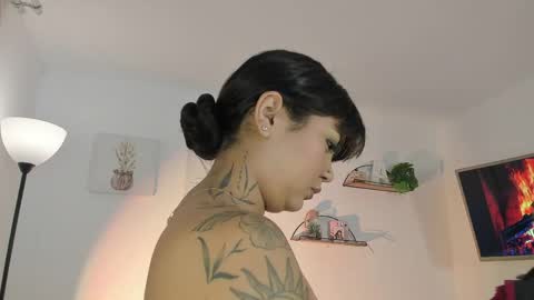 Snapshot of alaiarogerss chatting on June 5, 2026, 10:43 am online show from June 5, 2026, 10:43 am