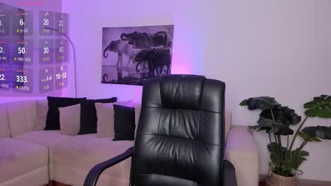 Alaia online show from September 20, 2025, 7:37 pm