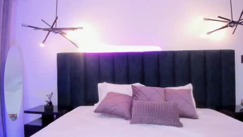 Alaia online show from April 8, 2026, 7:47 pm