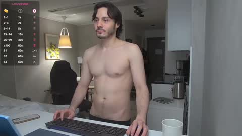 Maxi  online show from February 17, 2025, 9:46 am