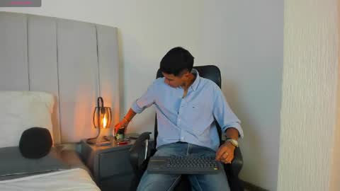 alan_colthon online show from April 15, 2026, 3:02 am