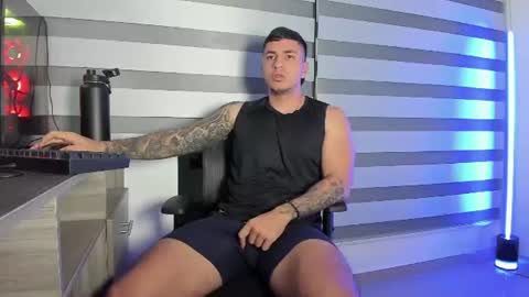 Snapshot of alan_muscle chatting on June 11, 2026, 2:33 am Alan online show from June 11, 2026, 2:33 am