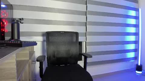 Snapshot of alan_muscle chatting on June 11, 2026, 2:53 am Alan online show from June 11, 2026, 2:53 am