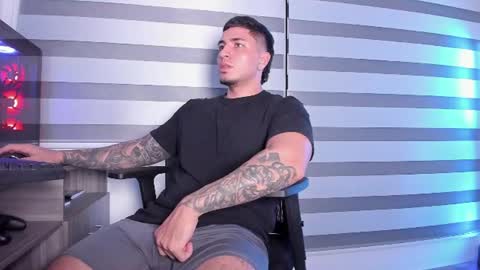 Snapshot of alan_muscle chatting on July 16, 2026, 5:24 am Alan online show from July 16, 2026, 5:24 am