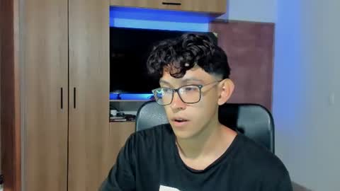 Snapshot of alan_scot chatting on June 18, 2026, 1:28 am Alan and Criss - WE JUST FRIENDS WITH BENEFITS BOTH VERS online show from June 18, 2026, 1:28 am