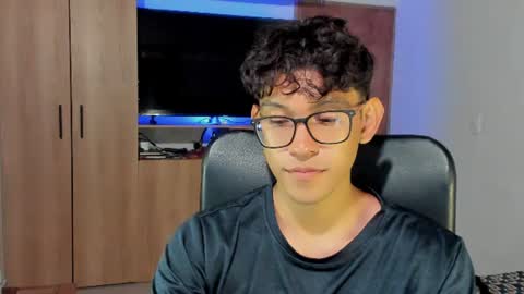 Snapshot of alan_scot chatting on June 20, 2026, 2:36 am Alan and Criss - WE JUST FRIENDS WITH BENEFITS BOTH VERS online show from June 20, 2026, 2:36 am