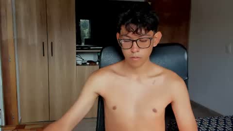 Snapshot of alan_scot chatting on July 1, 2026, 1:56 pm Alan and Criss - WE JUST FRIENDS WITH BENEFITS BOTH VERS online show from July 1, 2026, 1:56 pm