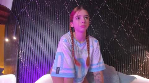 A L A N A  online show from September 15, 2025, 7:25 pm