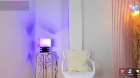 Snapshot of alana__rossetti chatting on June 9, 2026, 11:22 am Alana online show from June 9, 2026, 11:22 am
