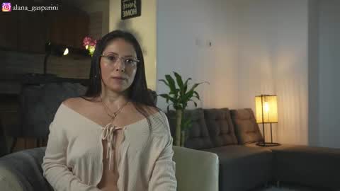 Alana Gasparini online show from November 8, 2025, 1:28 am