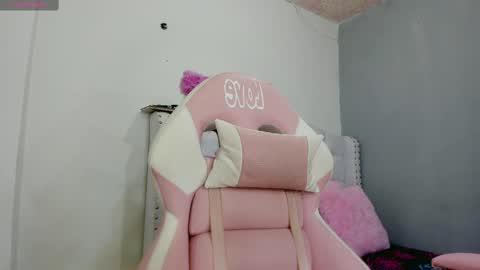 Snapshot of alana_ponse chatting on February 19, 2025, 1:18 am Alana. online show from February 19, 2025, 1:18 am