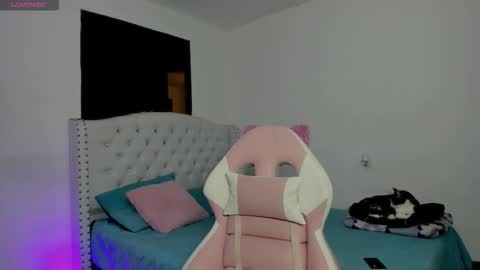 Snapshot of alana_ponse chatting on December 14, 2025, 4:07 am Alana. online show from December 14, 2025, 4:07 am