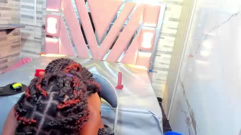 Alana online show from November 29, 2025, 6:55 pm