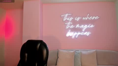 Alana online show from September 20, 2025, 11:44 am