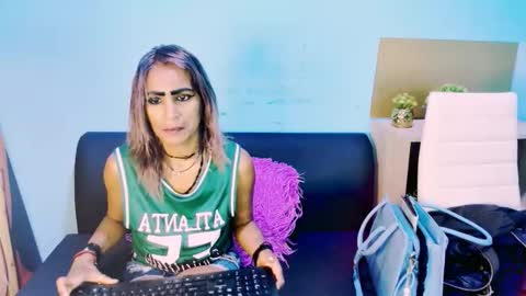 alanadelray online show from December 3, 2024, 6:48 am