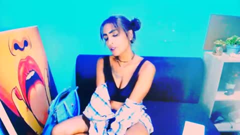 alanadelray online show from January 14, 2025, 11:10 am