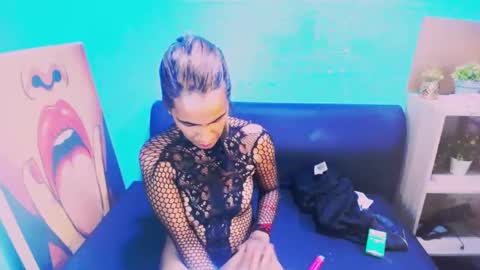 alanadelray online show from February 3, 2025, 2:13 pm