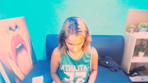 alanadelray online show from February 5, 2025, 2:16 pm