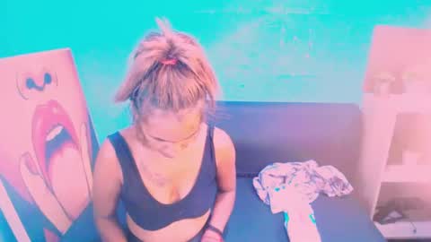 alanadelray online show from February 6, 2025, 8:07 am