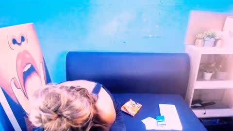 alanadelray online show from February 7, 2025, 8:22 am